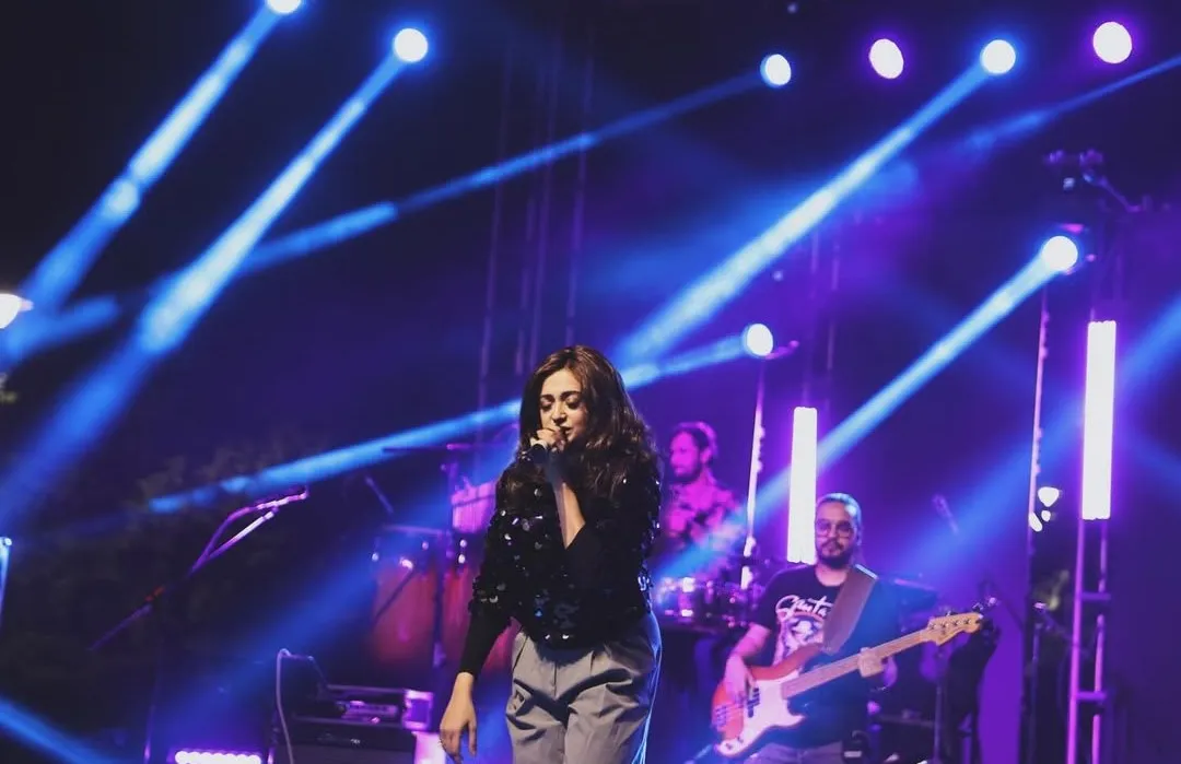 Monali Thakur Gallery