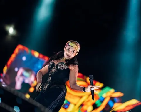 Monali Thakur Gallery